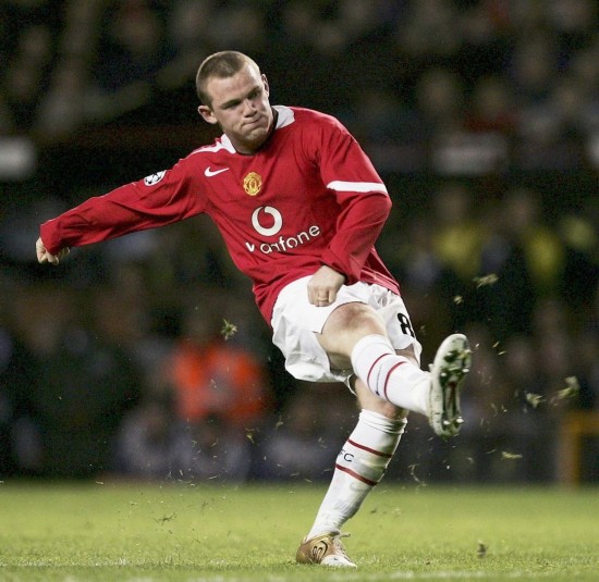 青队中崭露 青队中崭露